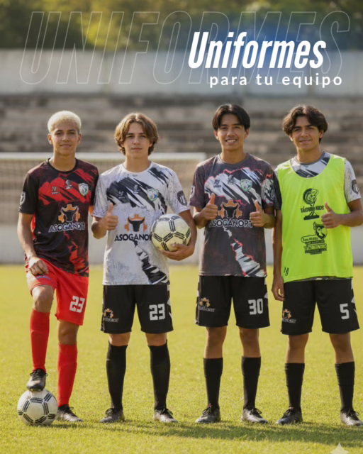 🔥 Juegan con pasión. Visten con identidad.
Ellos dejan todo en la cancha… y nosotros nos encargamos de que lo hagan con estilo. ⚽💥
Diseñamos sus uniformes para que representen más que un equipo:
🔹 Representan unión.
🔹 Representan orgullo.
🔹 Representan su historia.
Cada costura lleva su escudo. Cada color, su fuerza.
📸 Hoy lucen como juegan: con carácter.
¿Tu equipo también quiere uniformes a la altura de su juego?
📲 Escríbenos y diseñemos algo que grite gol desde el primer vistazo.
#UniformesDeFútbol #DiseñoDeportivo #PasiónPorElFútbol #EquiposConEstilo #FútbolConIdentidad #uniformes #NJStore #njstore #NJ #tachira #táchira #sancristobal #sancristóbal #tachiraventas #tachiraemprende #tachirakids
